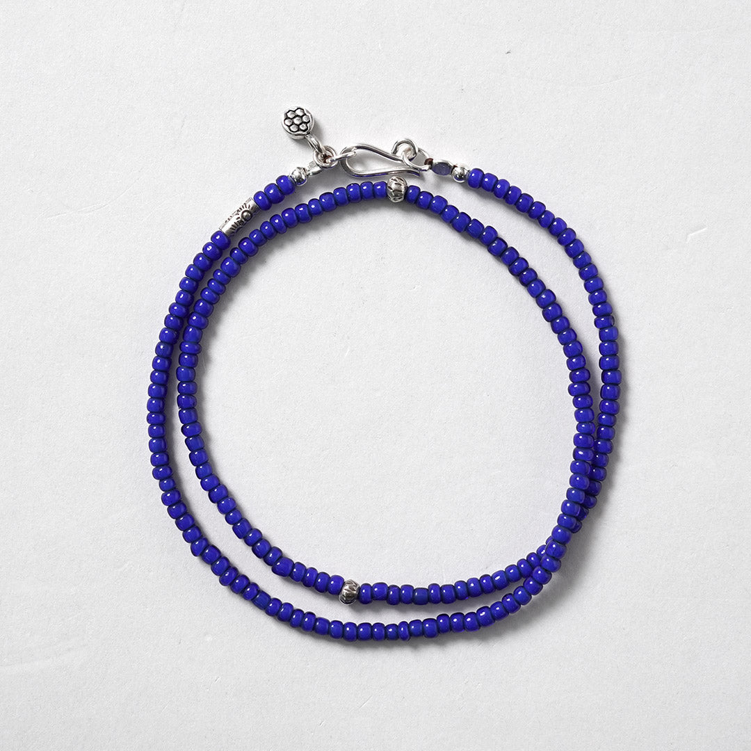 phaduA / Collar antiguo con cuentas de corazón blanco