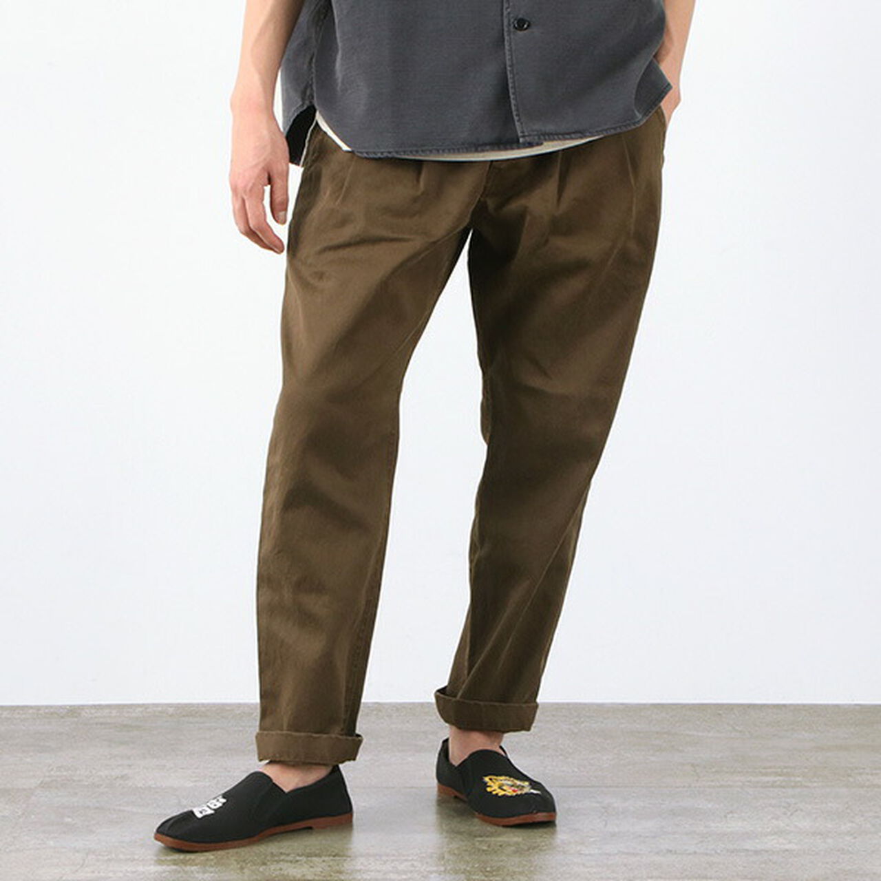 REMI RELIEF Chino 2-tuck pants